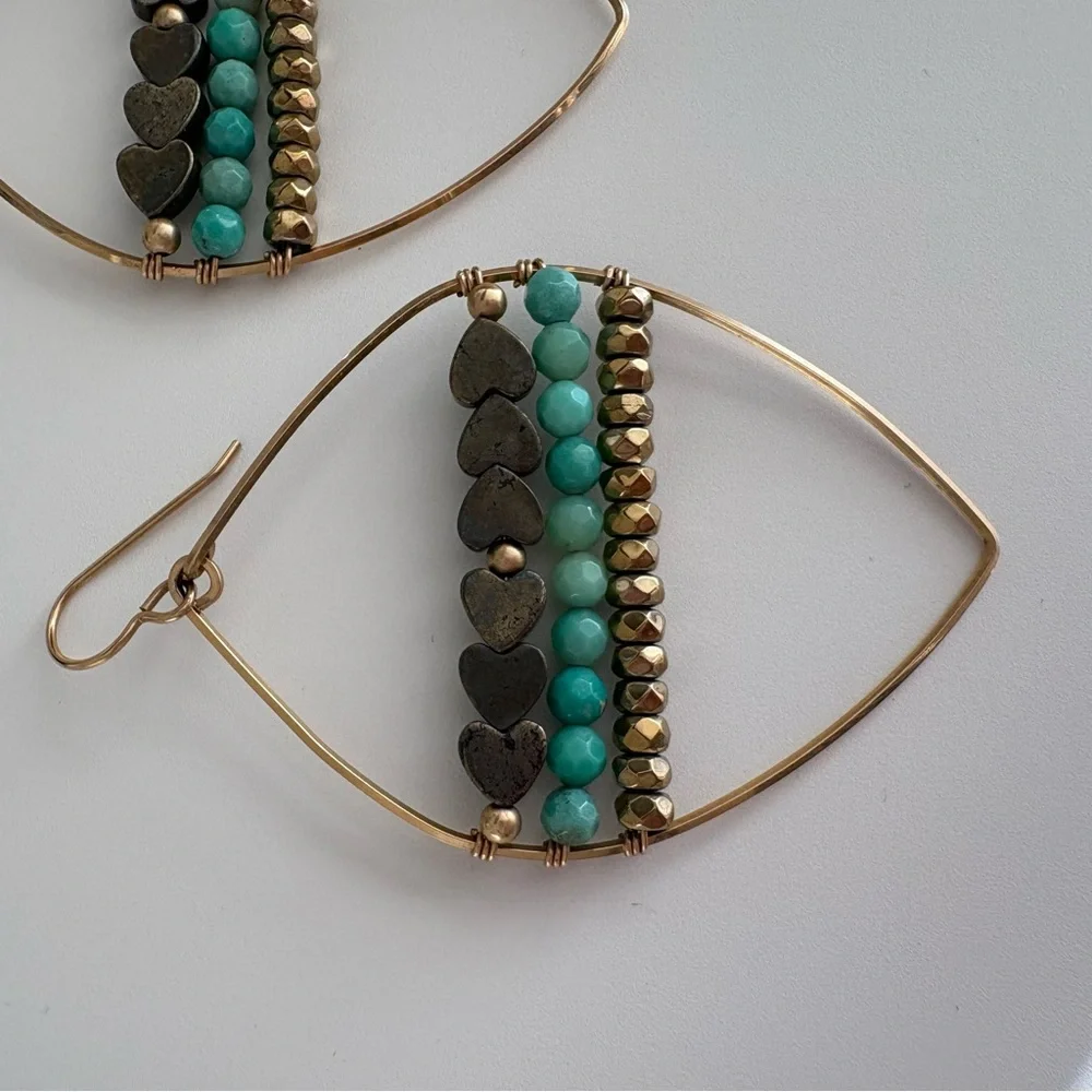 Gold and heart bead earrings - Picture 2 of 6